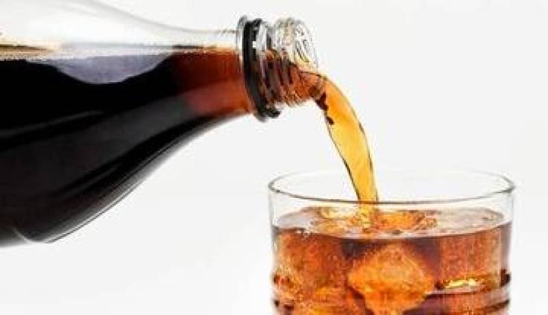 ۲۱ بلایی که مصرف نوشابه بر سر بدن می‌آورد